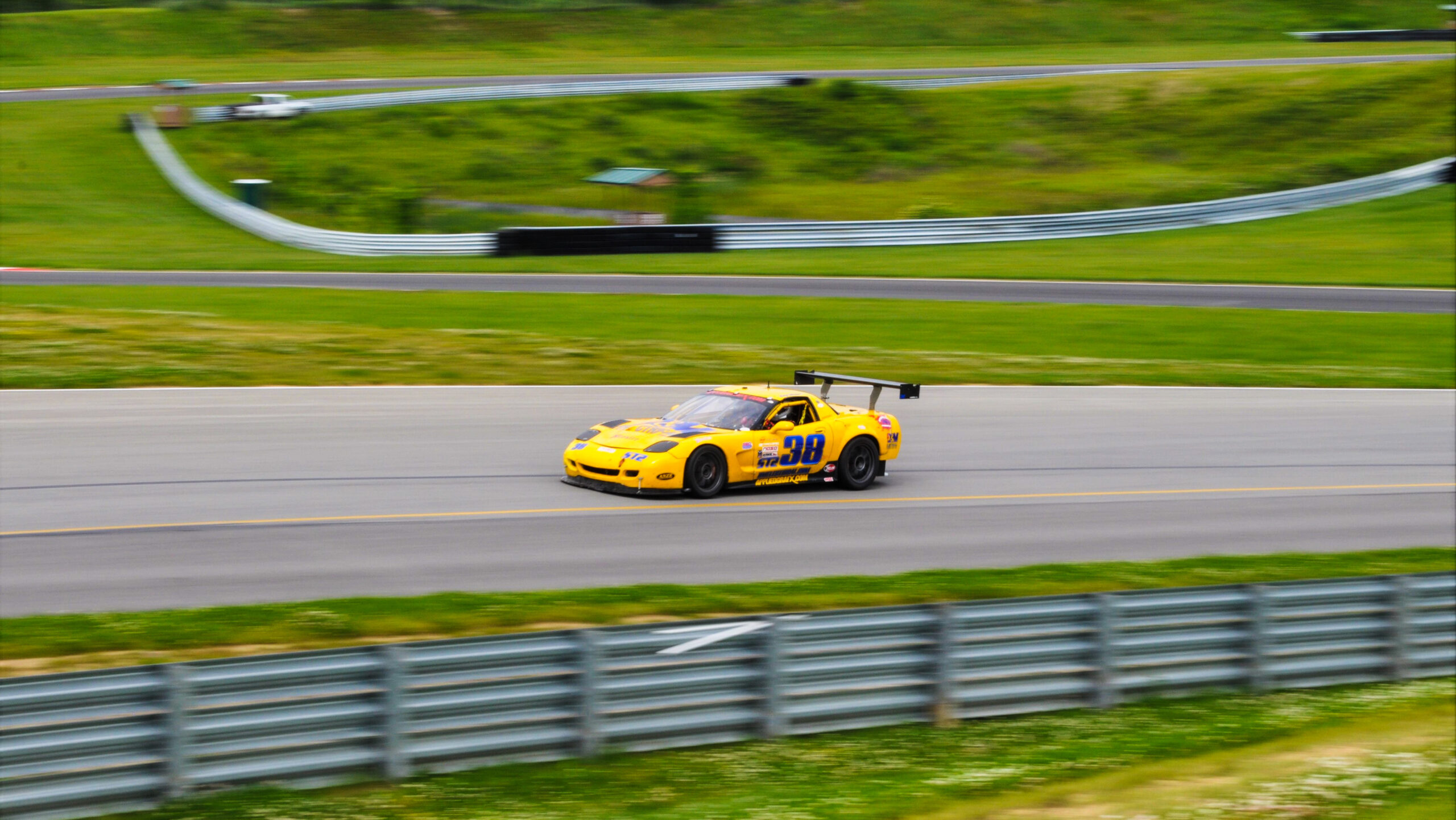 wikimediacommons corvette c5 nasa pitt race